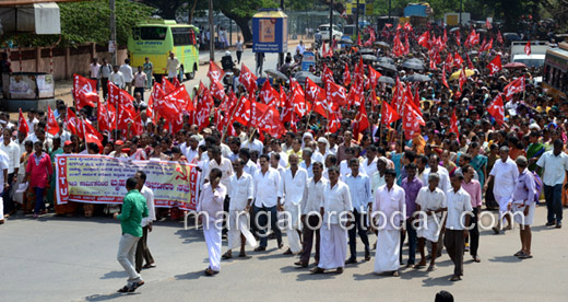 Beedi workers demand scrapping ordinance 2